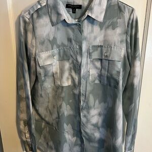 Banana Republic Women's Blue Patterned Button Down Shirt